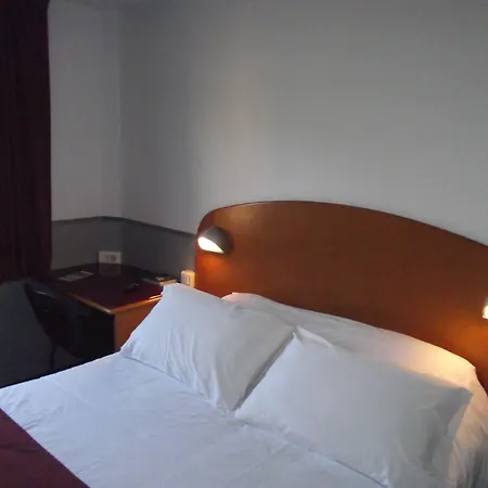 Quick Palace Le Mans Nord St Saturnin Szálloda